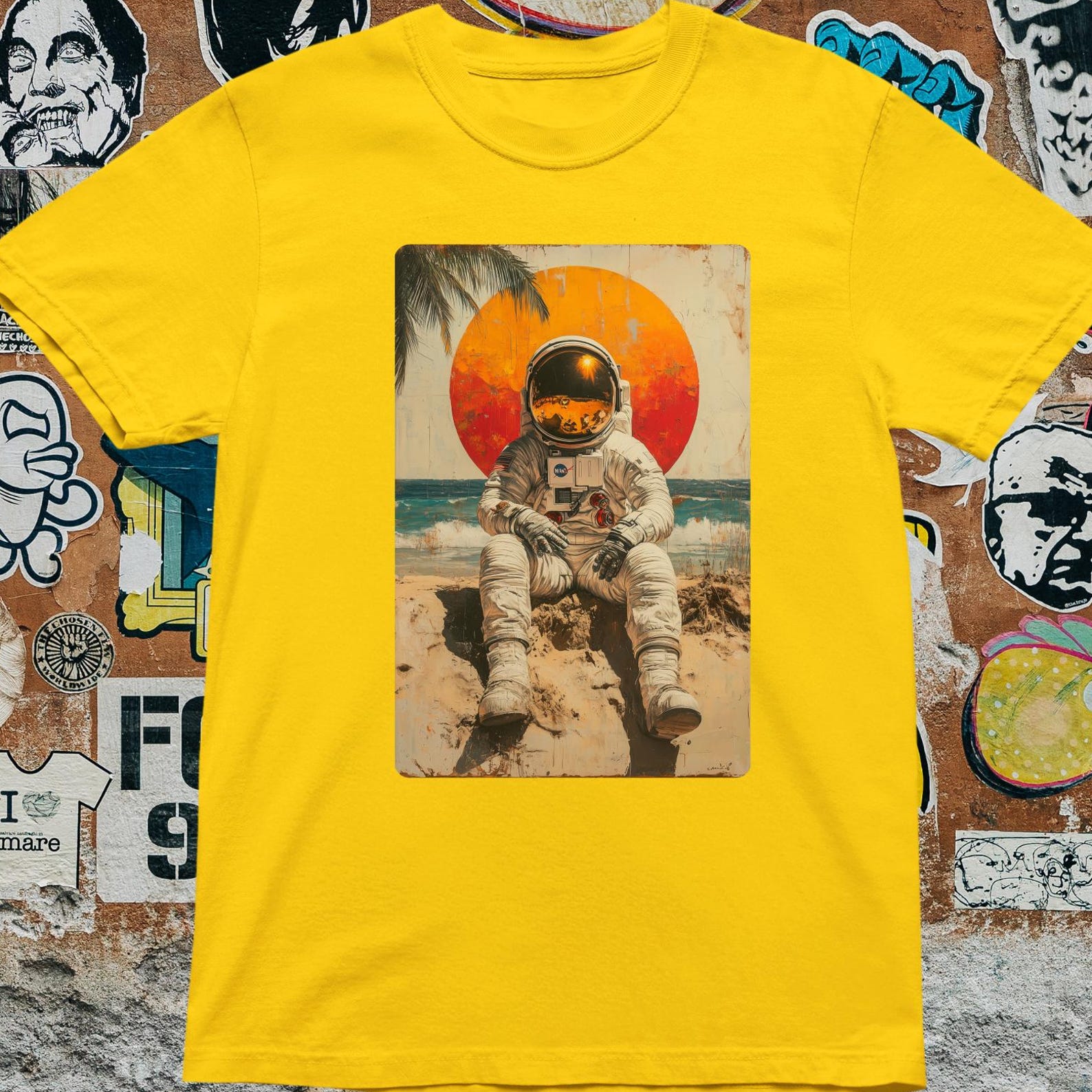 Astronaut Beach T-Shirt: Retro Sunset Vaporwave Unisex Tee S