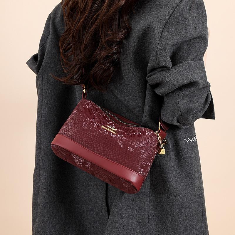 Bags Women's shoulder messenger bags, commuting to work, fashionable and versatile, high-end mother bags