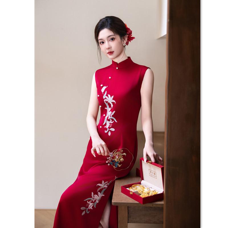 Hong Kong style red sleeveless new Chinese retro cheongsam women's spring and summer new imitation acetic acid embroidery wedding banquet old Shanghai