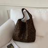 Yogodlns Large Capacity Retro Leopard Print Canvas Tote Bag Women's Commuter Single Wide Strap Underarm Handbag for Winter