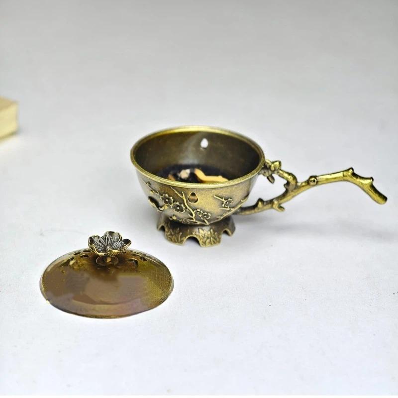 Handgehaltener Pflaumenblüten-Räucherstäbchenhalter Vintage Zinklegierung Hohlgeschnitzt Räucherstäbchenhalter Mit Deckel Aromatherapie-Dekoration