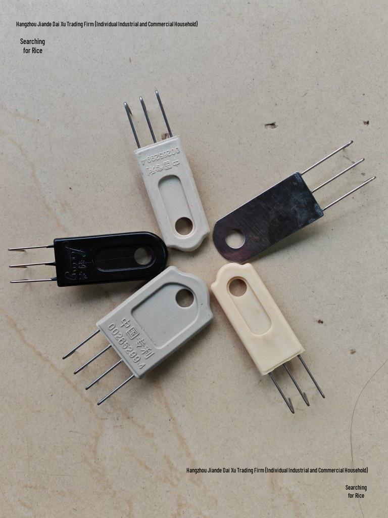 Three-Jaw Hanger Hook Set for Hand-Crank Knitting Machines – Includes Stainless Iron Edge Claw and Rubber Four-Jaw Hook