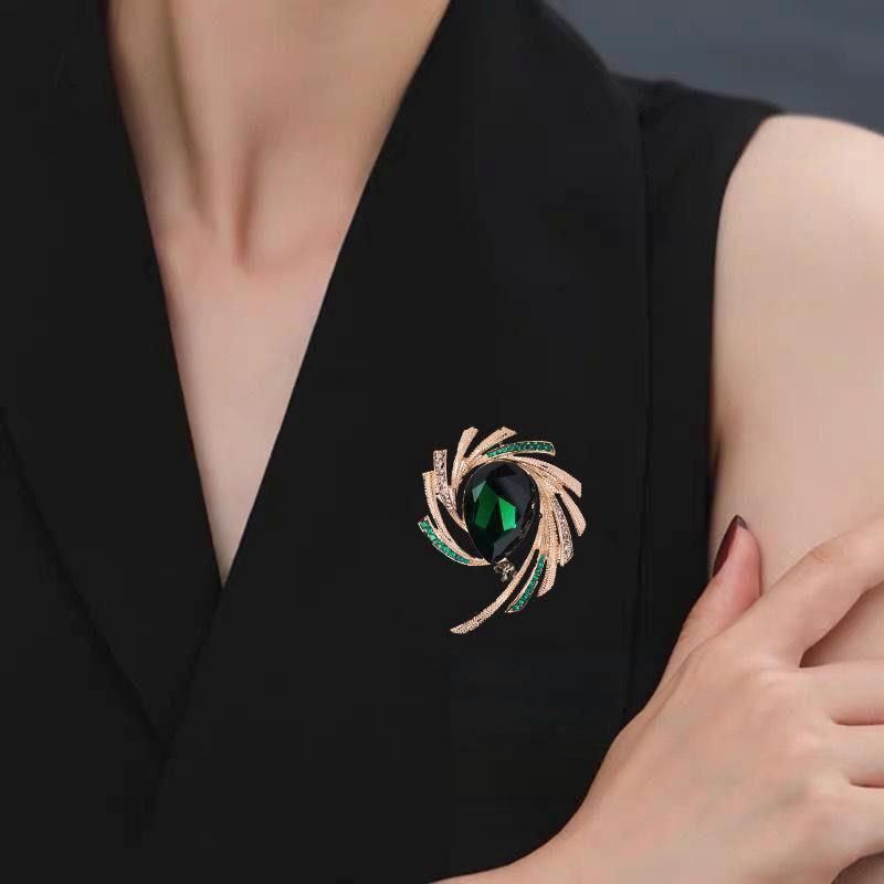 Green and Red Rotating Crystal Chest Flower Light Luxury Versatile Brooch