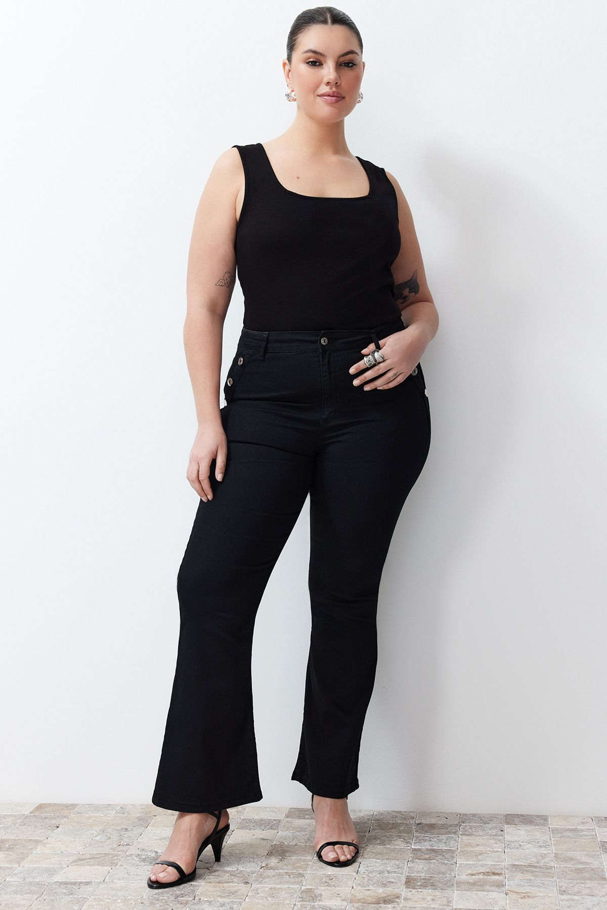 

Women s Style Plus Size Extra Stretchy Flare Jeans with Black Button Detail XL