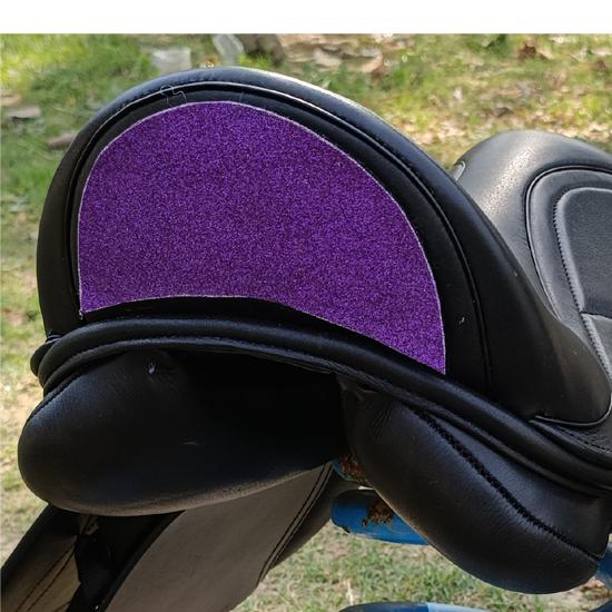 Kožené Drezurní Sedlo s Dvojitými Křídly a Vyměnitelnými Komorami – Elegantní Design Zadní Části