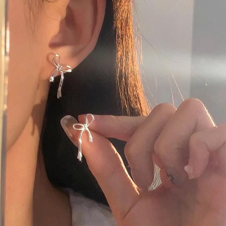 Mašličkové duté náušnice s puzetkou dámské sladká dívka srdce výklenkový design lehký luxus high-end náušnice