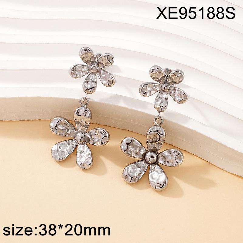 Women's Titanium Steel Gold-Plated Flower Stud Earrings - Rust-Proof, Fashionable, High-End Pendant Jewelry, Light Luxury Feel, 2025 Collection.