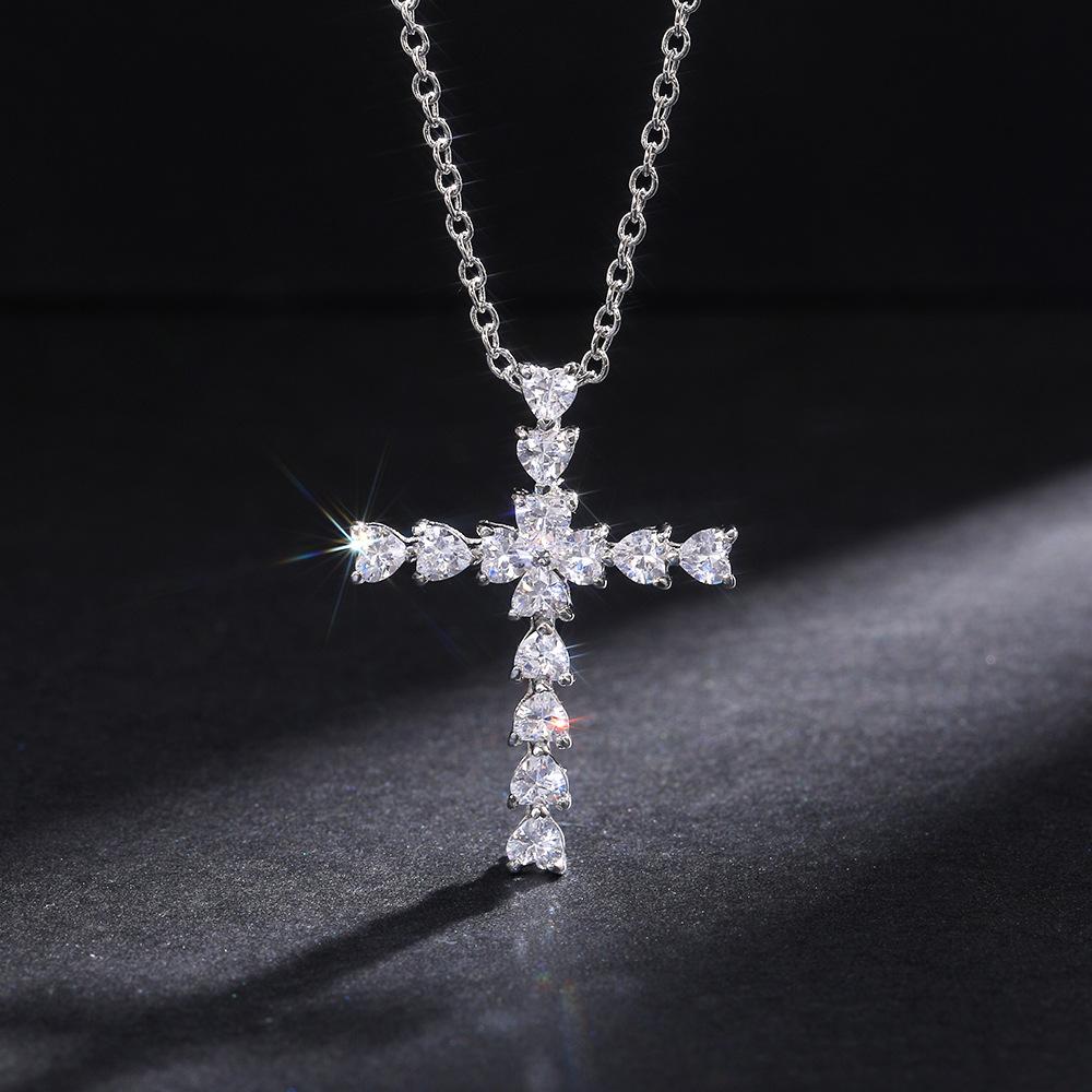 Ladies' Cross Pendant Necklace, Exquisite Heart-shaped Synthetic Zircon, Elegant Collarbone Chain, Fashionable Necklace for Daily Wear