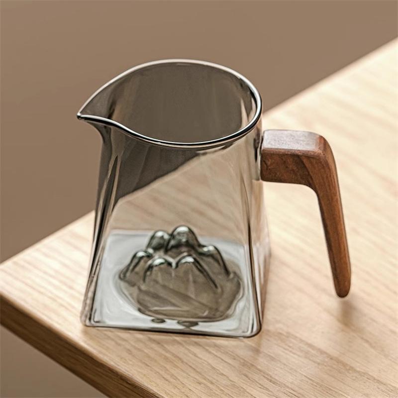 450ml Mountain View Bottom Glass Fair Cup With Wooden Handle Tea Pitcher Kung Fu Tea Set Chahai Tea Ceremony Accessories 450ML