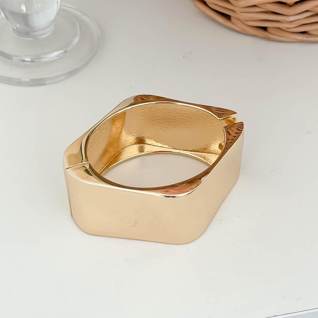 Interlocking Ring Open Bangle - European & American Light Luxury Design for Women