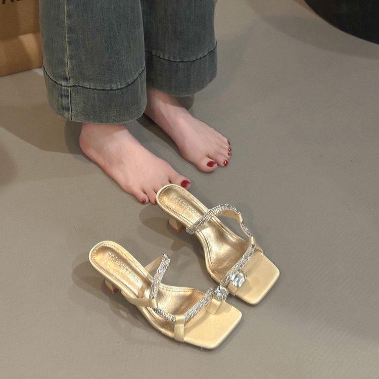 

Босоножки на высоком каблуке женские на тонком каблуке со стразами черные 2025 новые европейские и американские летние темпераментные светские высокие каблуки 39