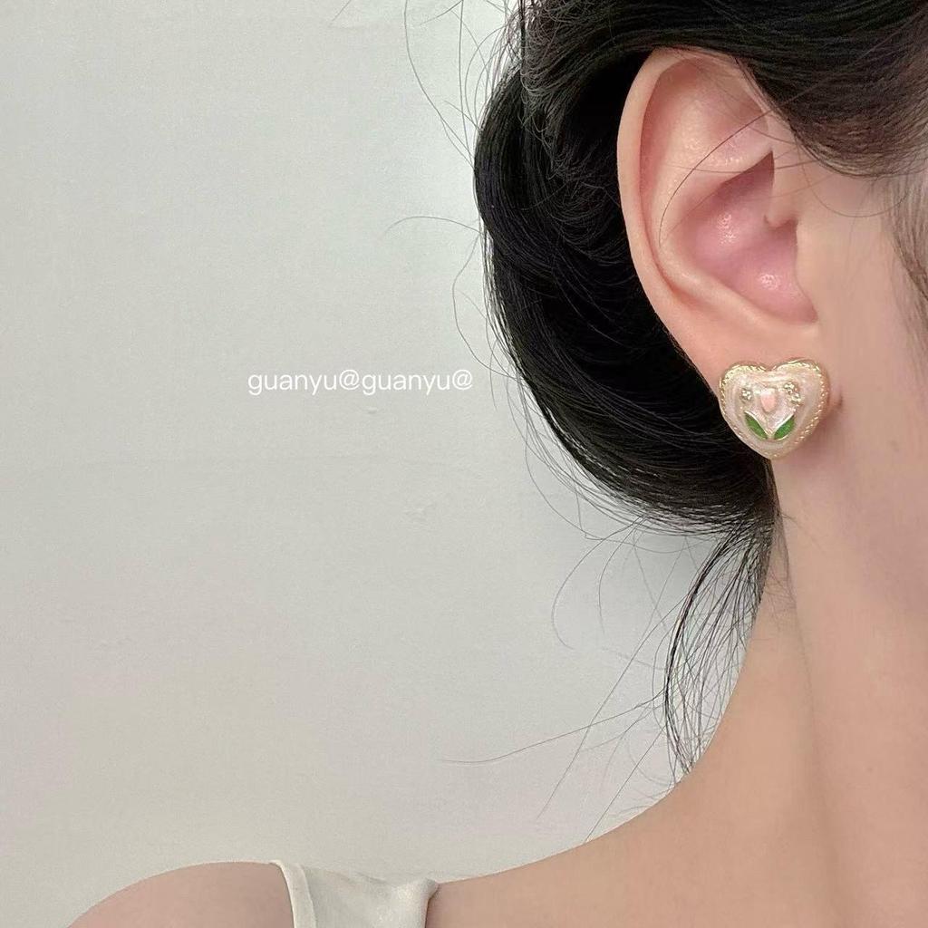 Fresh Tulip Heart Stud Earrings: Elegant and Versatile Women's Fashion Accessory