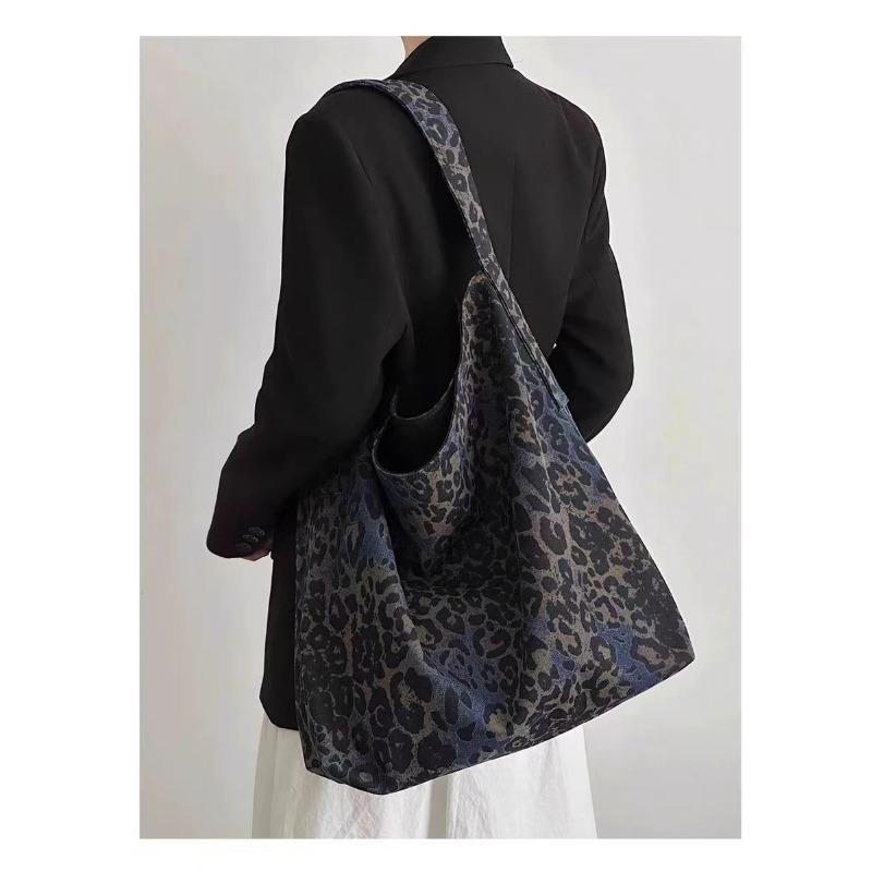 

Autumn new denim leopard print tote bag large capacity soft bag commuter bag mommy bag armpit bag