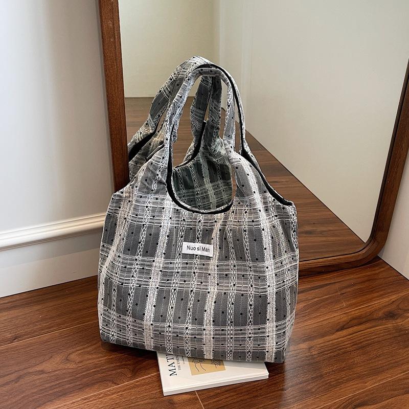 

A Fresh and Simple Single-shoulder Bag, A Niche Daily Large-capacity Commuter Tote Bag