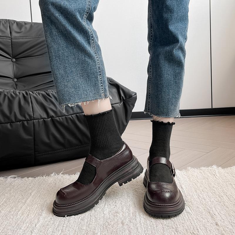 

Туфли Мэри Джейн с мелким вырезом женские 025 весна новая толстая подошва круглый носок студенческий стиль слово с одинарными туфлями ретро маленькие кожаные туфли 40 коричневый