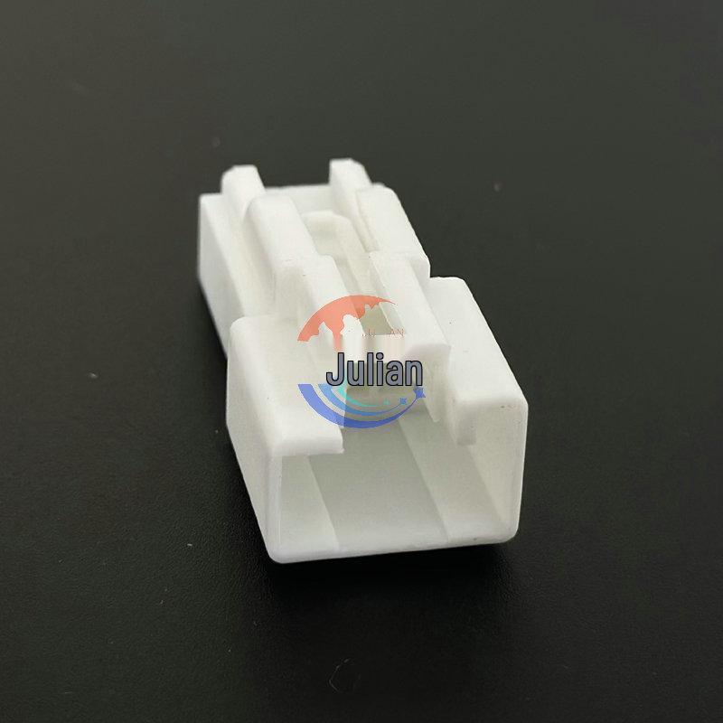 

3-Pin Domestic Car Wire Harness Connector Plug 7282-1030/MG612034