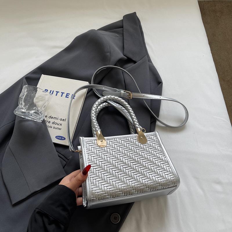 Niche handbag bag women's new popular fashion versatile messenger bag high-end single shoulder tote bag