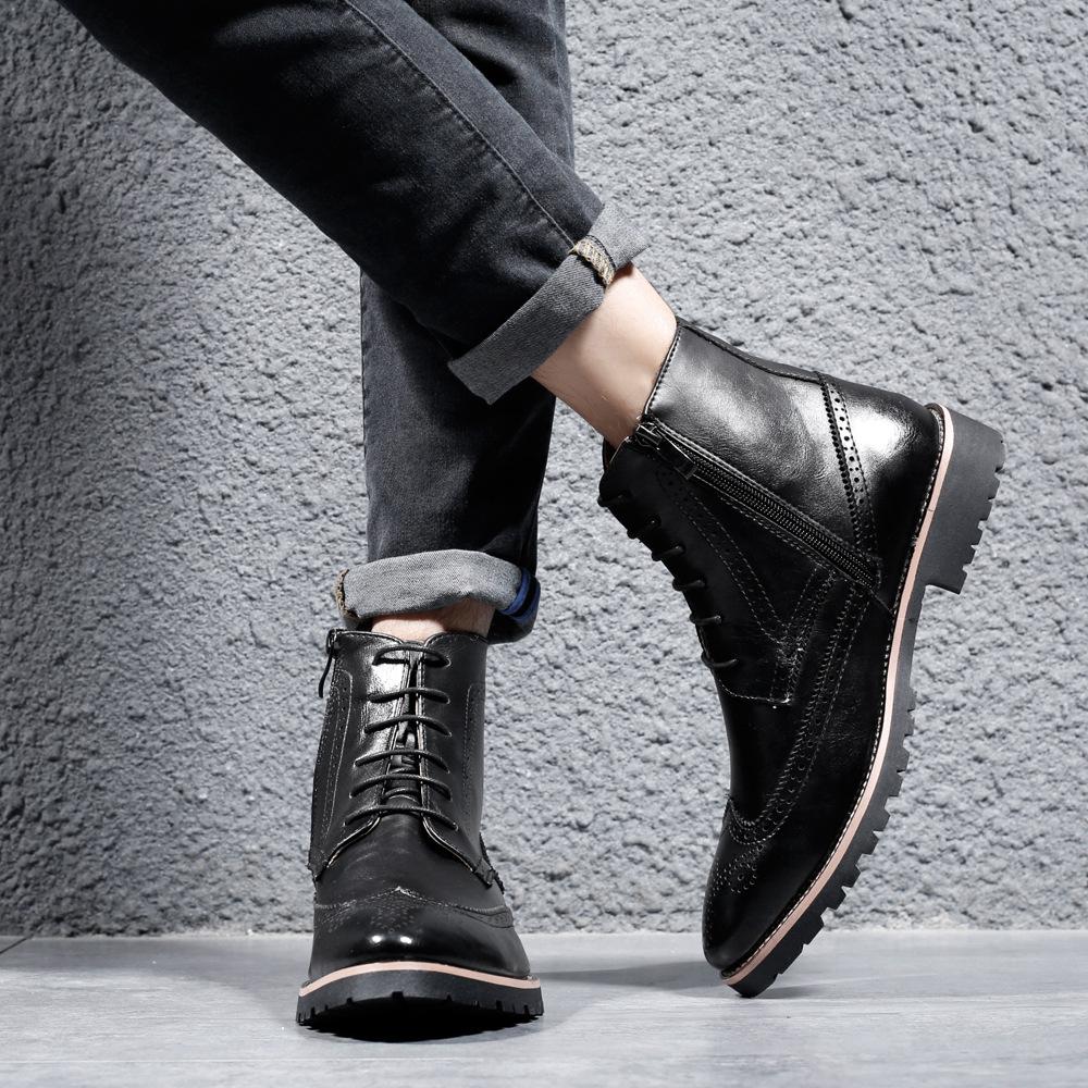 Aumento de botas masculinas estilo britânico tendência botas de couro esculpidas Brock sapatos de couro de cano alto botas Martin sapatos masculinos