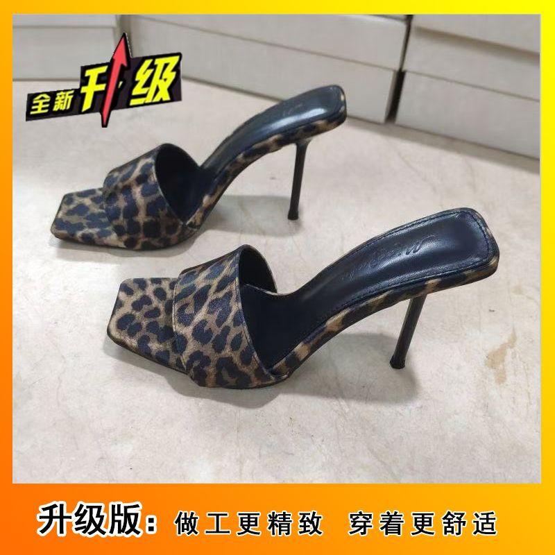 

Модное леопардовое слово с сандалиями женские 2025 новые Spice Girl сексуальные с открытым носком на высоком каблуке темперамент квадратный носок крутые шлепанцы 42