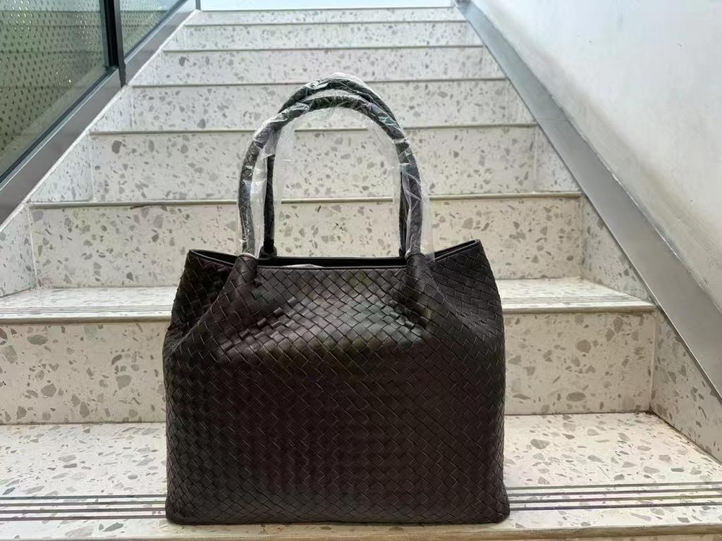 New women's bags, genuine leather women's bags, trendy shoulder bags, hand-woven shoulder handheld mother and child bags.