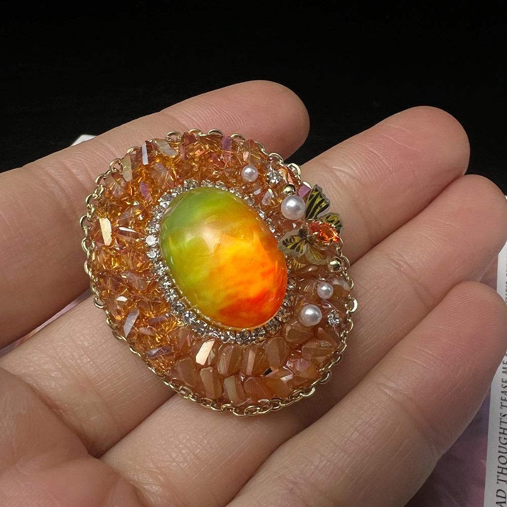 Средневековая Хрустальная Брошь Женская Новая Мода Медная Алмазная Отделка Высококлассная Брошь-булавка с Украшениями