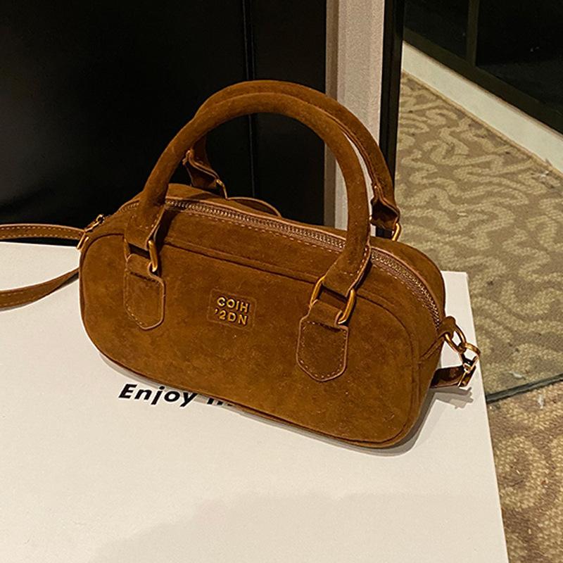 

Осень и зима ретро матовая маленькая сумка женская 2025 новая популярная универсальная сумка-мессенджер супер огонь портативная сумка-боулинг тренд