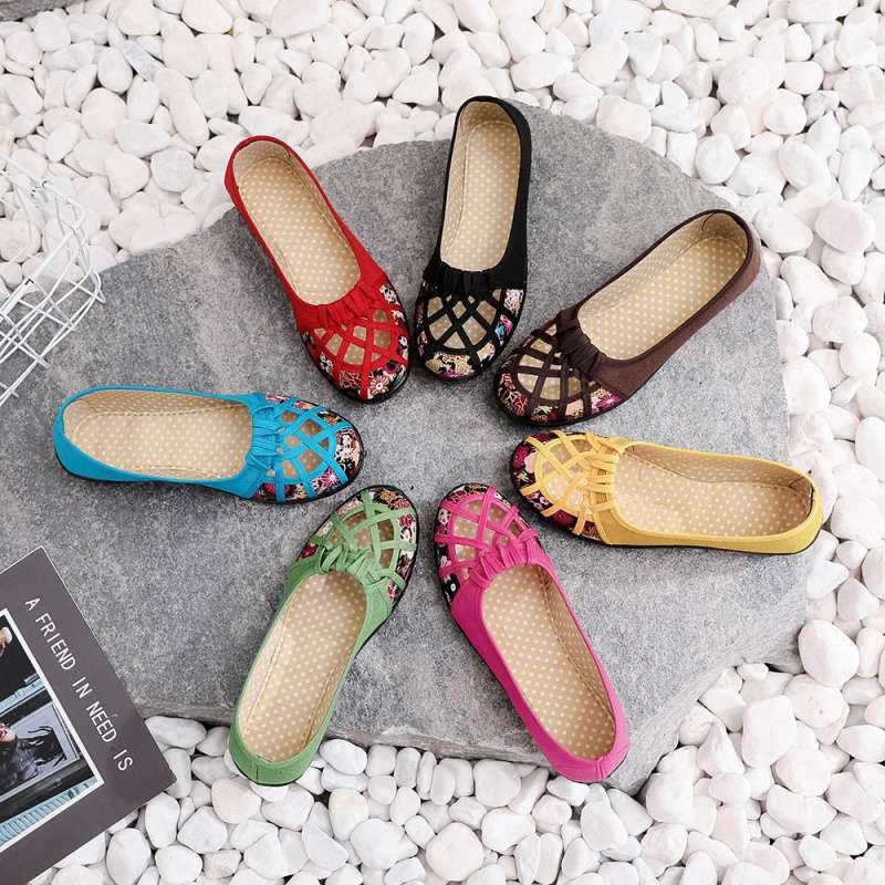 Summer Beijing cloth shoes women's mesh shoes single shoes hollow non-slip soft sole middle-aged and elderly mother shoes one pedal sandals women