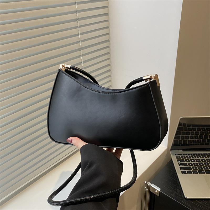 

Summer new casual design commuter solid color simple fashion retro shoulder underarm messenger bag women чёрный