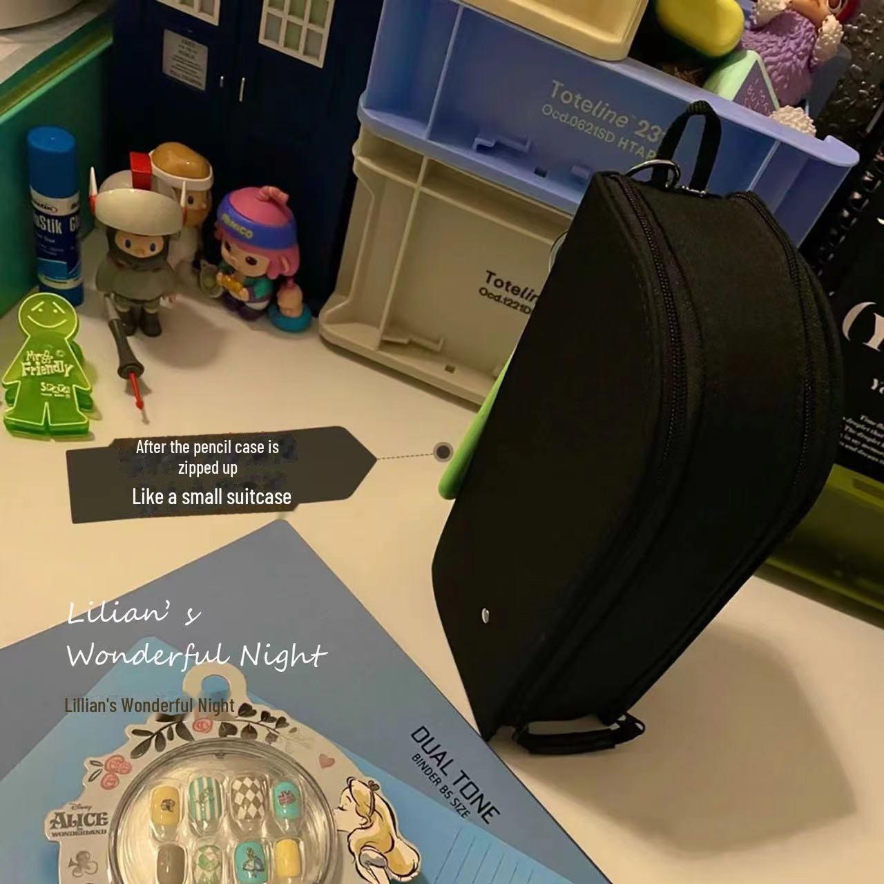 

Вместительный черный пенал для карандашей на ножках: Стильная, практичная и портативная сумка для канцелярских принадлежностей. 18.5*9*6 cm