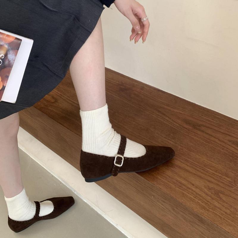 French beanie shoes Mary Jane shoes in the autumn of 2025 new one-word buckle with shallow mouth single shoes women's flat grandma shoes