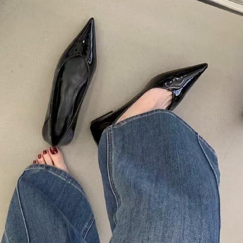 Vielseitige Damen-Lackleder-Weichsohlen-Single-Schuhe Frühjahrs-Spitzschuh