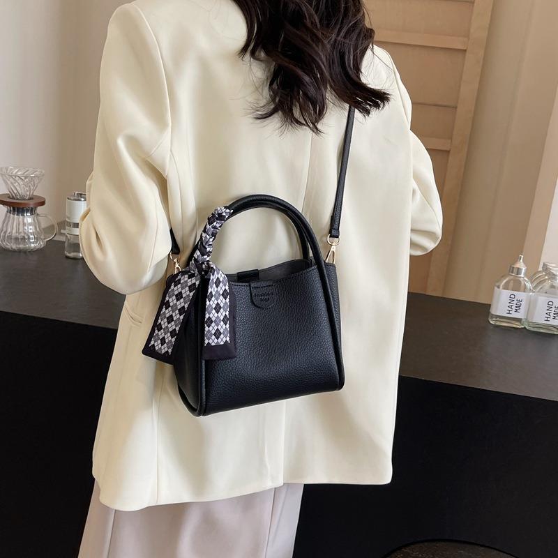 Hand carry commuter bag women's new texture simple trend shoulder bag bucket bag