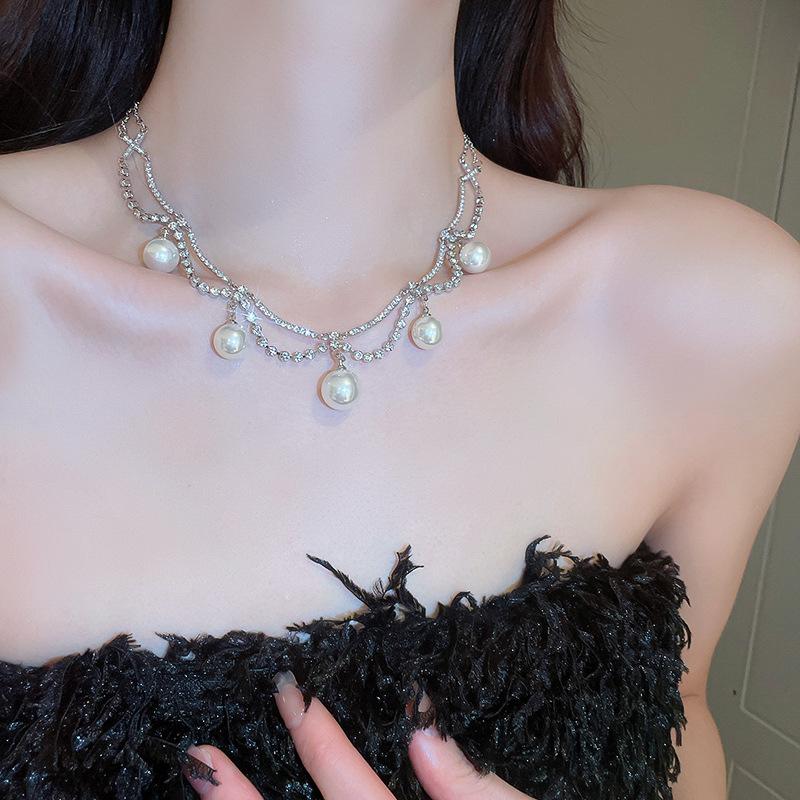 Collana a Clavicola con Nappa di Perle e Farfalla in Stile Coreano