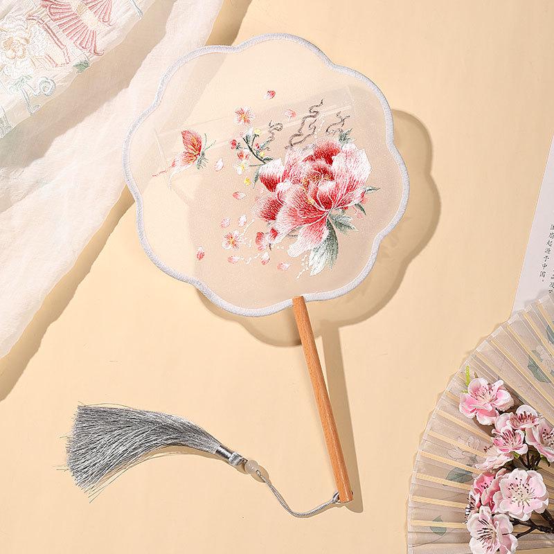 

Вышитый круглый веер в старинном стиле – классический китайский аксессуар для танца фей для ханьфу или чонсама