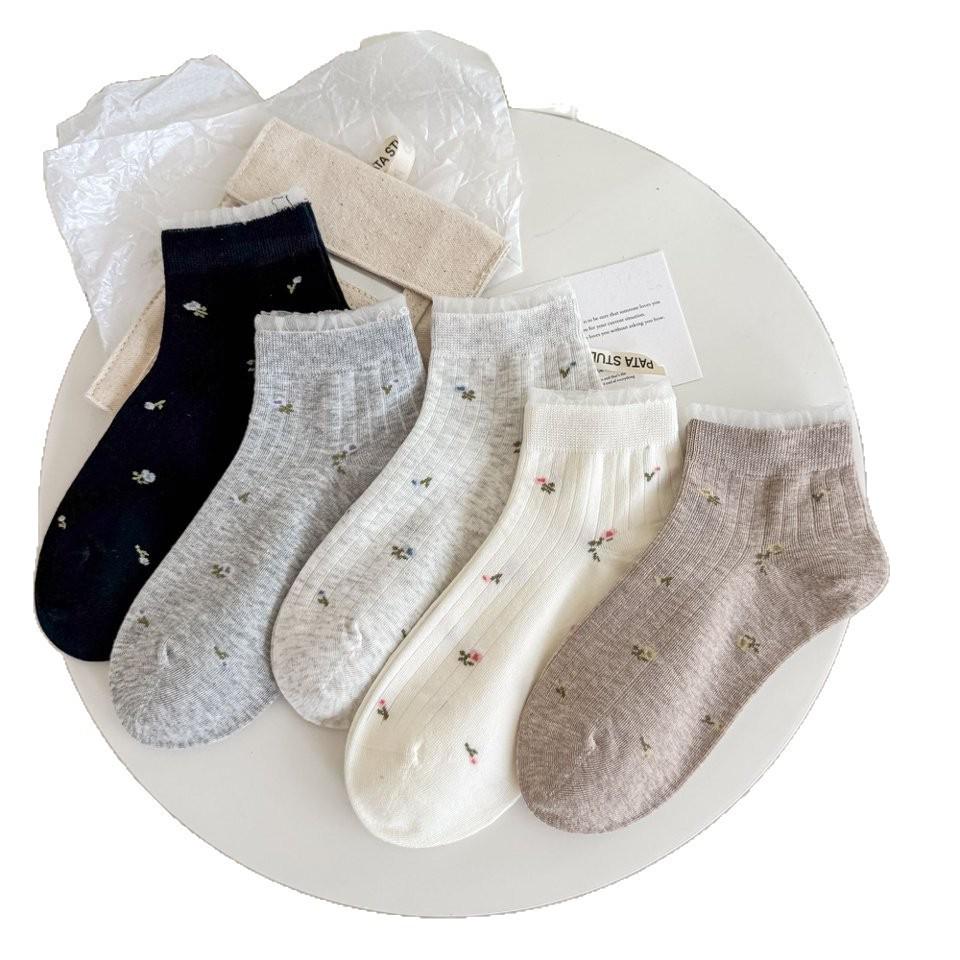 Retro Floral Lace Low-Cut Academy Style Socks for Spring and Summer