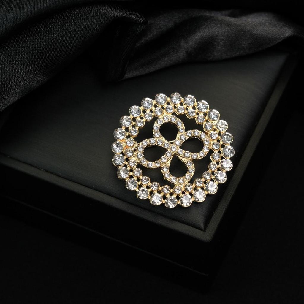 Gold & Diamond Vintage Butterfly Brooch - Versatile Women's Pin Jewelry