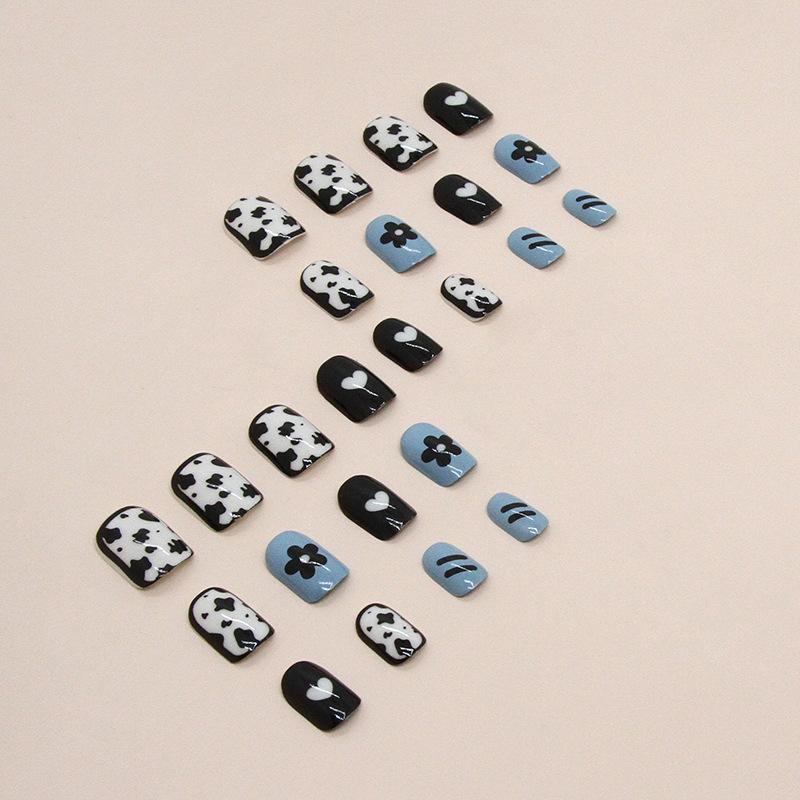 24 Pieces Black, White and Blue Sweet and Cool Short Love Flower Manicure, Autumn and Winter White Wearable Manicure, Cow Pattern Fake Nails