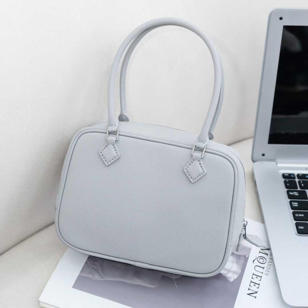 

Korean Fresh Sweet Cowhide Stitched Small Square Women s Crossbody Shoulder Bag 2025 20x7x14.5 cm