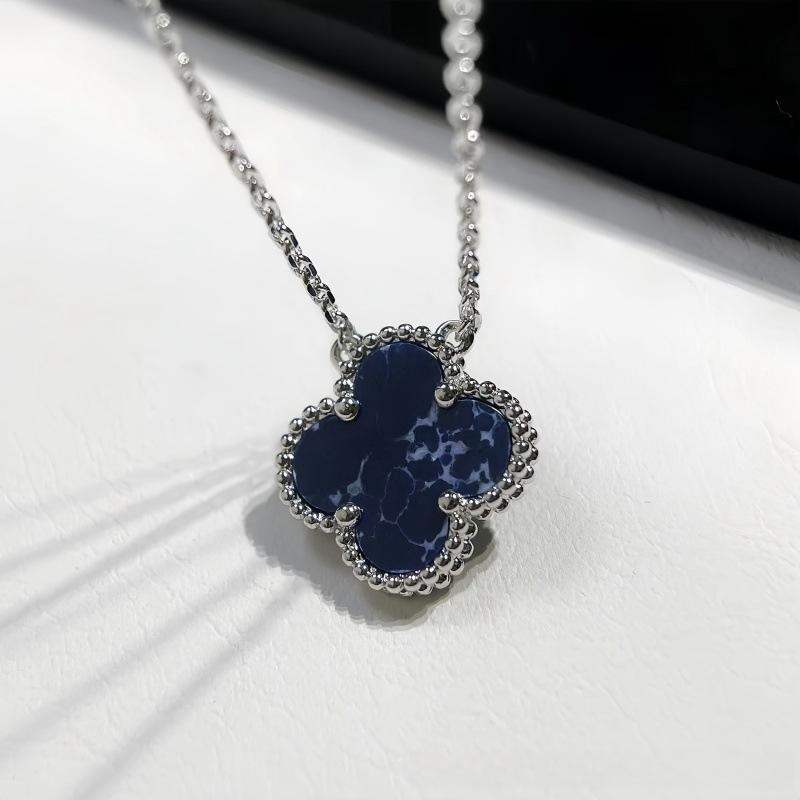 K rose gold four-leaf clover necklace women's single flower white fritillary chalcedony laser agate full diamond collarbone chain