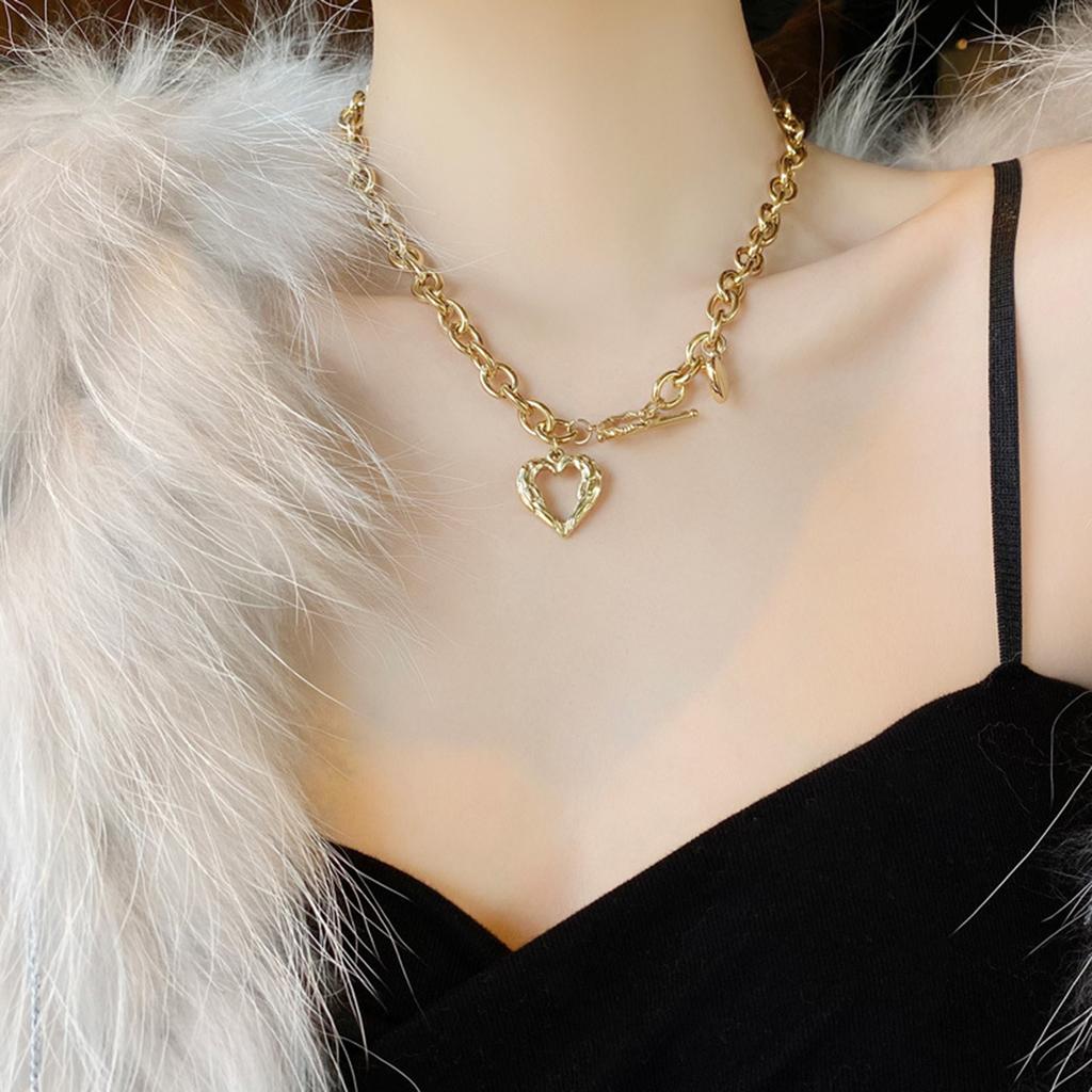 Fashion Trend OT Buckle Hollow Love Necklace Hip-hop Cool Punk Metal Pendant Clavicle Chain Women's Necklace