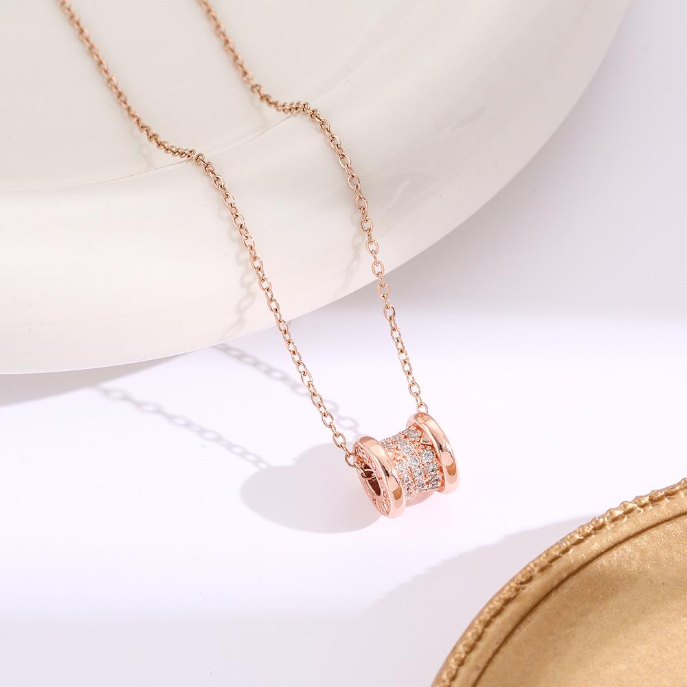 Hochwertige Damen Halskette aus Titanstahl mit vierblättrigem Kleeblatt - Nicht verblassend, vielseitige Schlüsselbeinkette