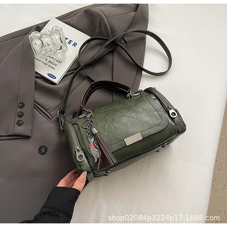 

2025 новый ретро текстурный дизайн с бахромой однотонный вставной женский косой кроссбоди сумка-подушка сумка на плечо оливковое зеленый