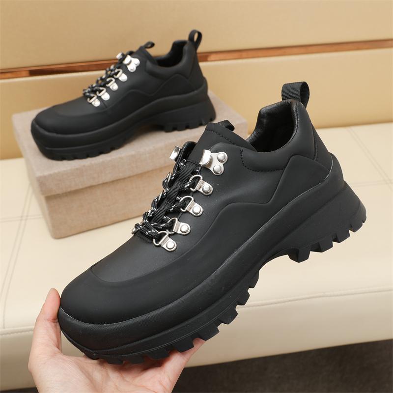Thick soled casual sports men's shoes High quality trendy young thick soled shoes Black and white Minimalist style designer