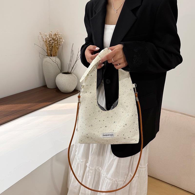Große Kapazität Stern Schultertasche Neue gefaltete Handtasche Pendler Einfache Mädchen Tragetasche