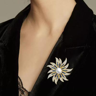 High-End Pearl Sunflower Brooch, Exquisite Design Sense Coat Corsage Pin Accessories