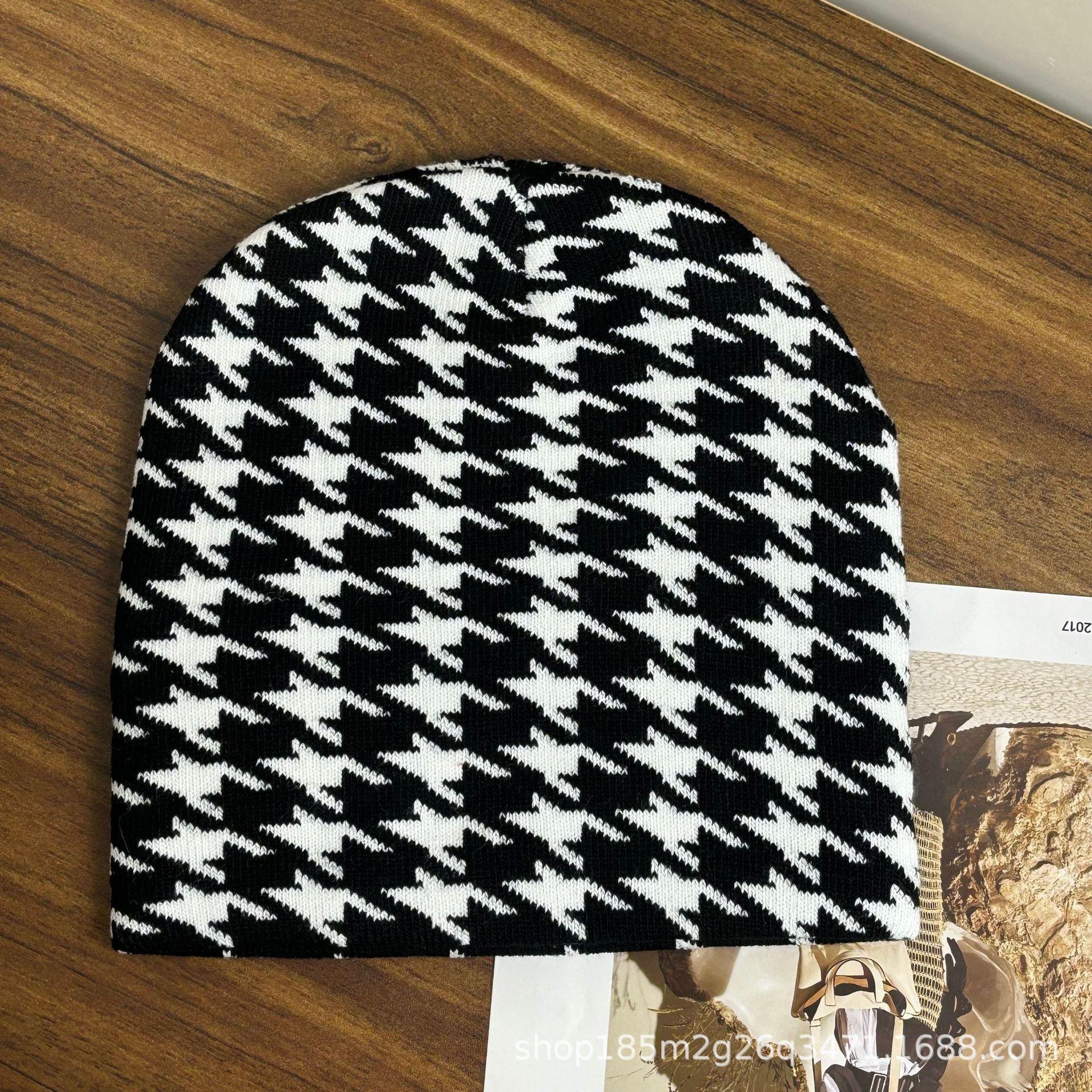 

Уличная корейская черно-белая модная шапка с узором зебры из трикотажной шерсти на осень и зиму для пар, модная универсальная молочная корова, холодная, поющая женщина M（56-58cm）