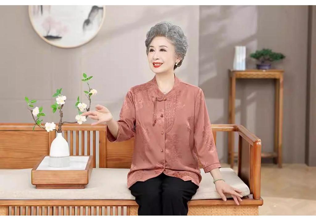 Elegant Silk Seven-Sleeve Summer Shirt for Moms: Chic Chinese Style for Middle-Aged and Elderly Women