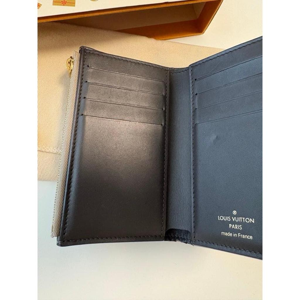 Used Louis Vuitton Capucines Trifold Wallet