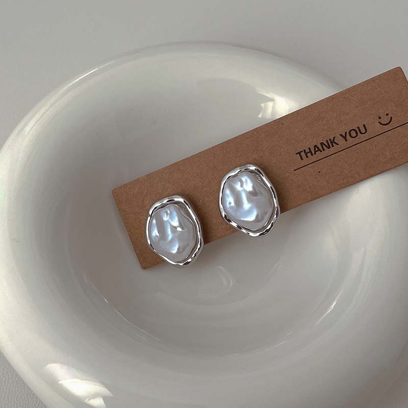 

Geometric Irregular Round Metal Pearl Earrings for Women 2026 Minimalist Style Personality Earrings Trendy Jewelry Gift