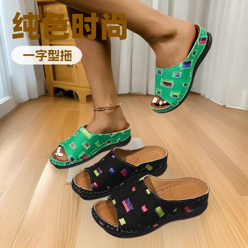 Modische Damen-Keilabsätze in Übergröße, Zehensandalen mit dicker Sohle und Fischmaul für den Sommerstrandurlaub in Europa und Amerika 2025